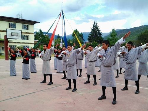 Hơn 200 học sinh và giáo viên đã học các bài công pháp ở Vương quốc Bhutan